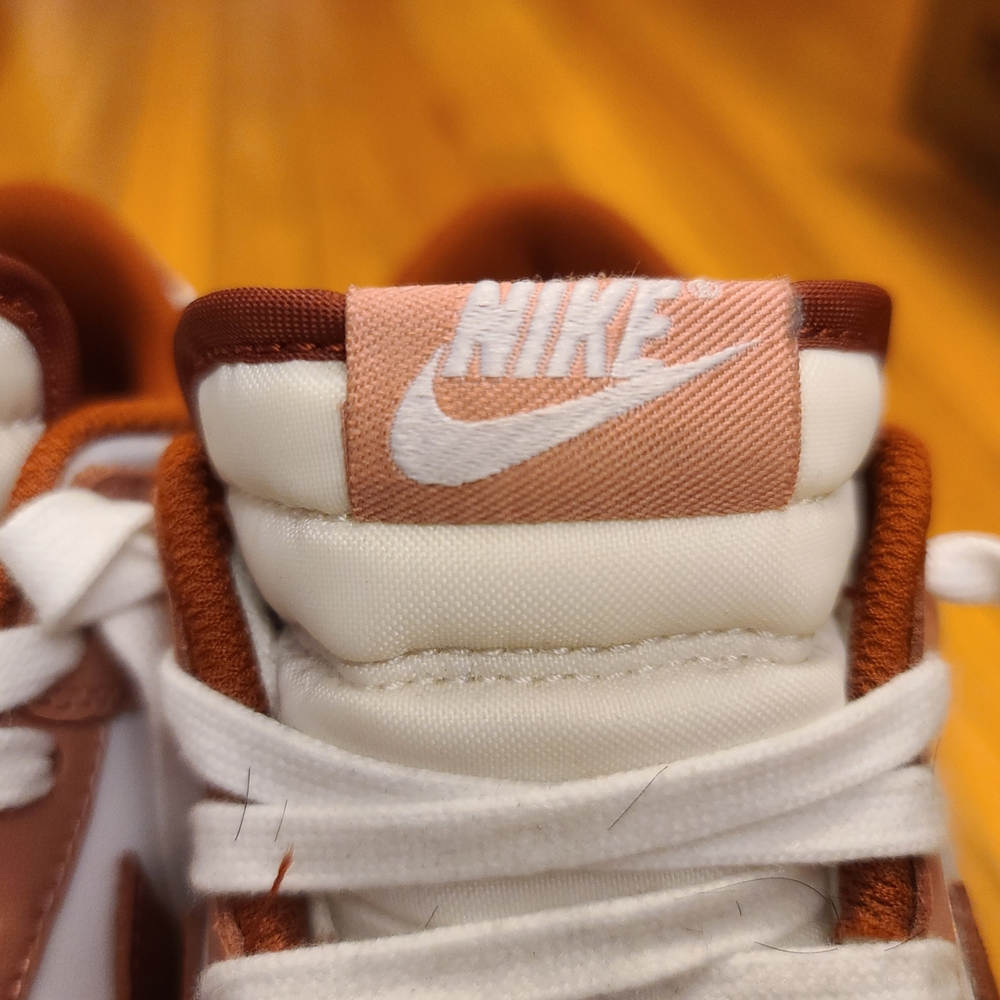 Nike Dunks 'Red Stardust' - Picture 4 of 7